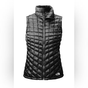 The North Face Black Thermoball Trek Quilted Vest with logo, size XL. NWT